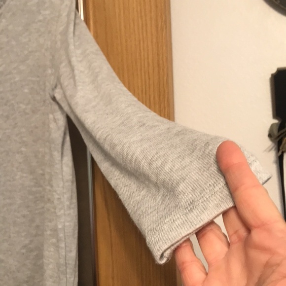 Gina Benotti Medium 2 layer look, split back, grey and white sweater/top combo - Picture 4 of 11